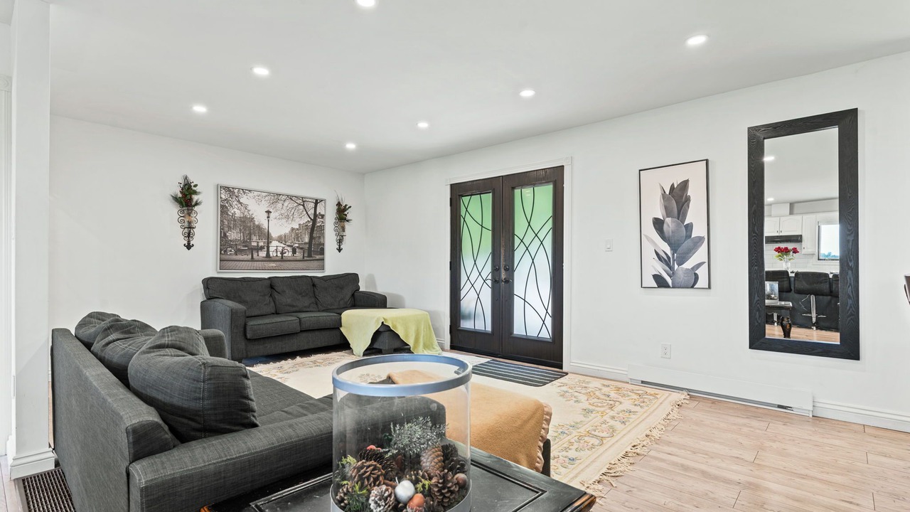 Photo of Livingroom in Chatsworth