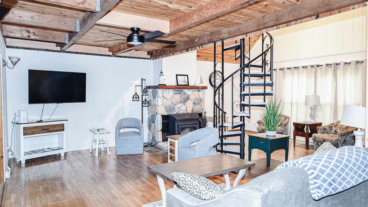 Photo of Livingroom in Canadian Lakes