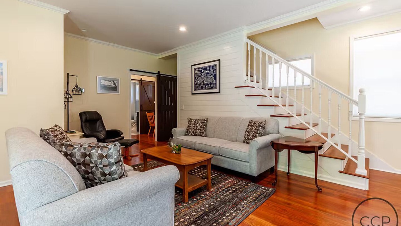 Photo of Livingroom in Montague