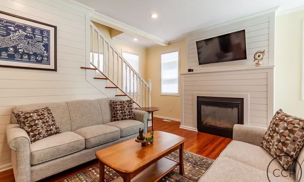 Photo of Livingroom in Montague