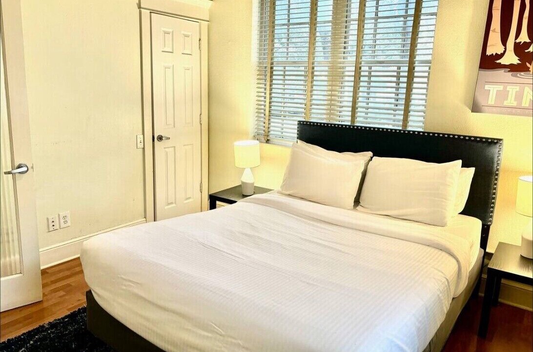 Photo of Bedroom in Oak Lawn