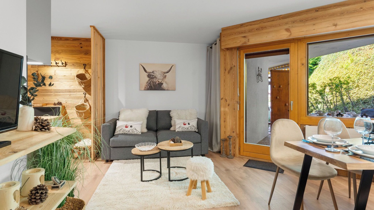 Photo of Livingroom in Lens