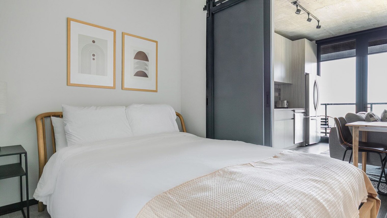 Photo of Bedroom in Near West Side