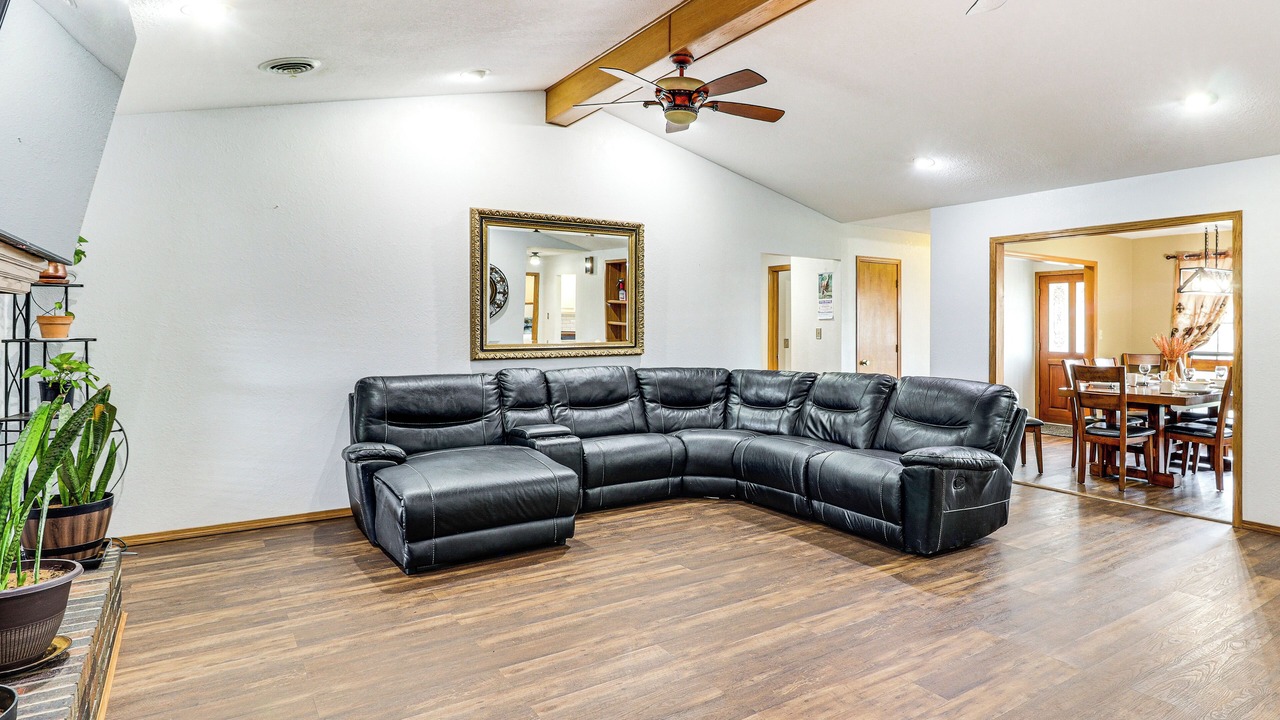 Photo of Livingroom in Roswell