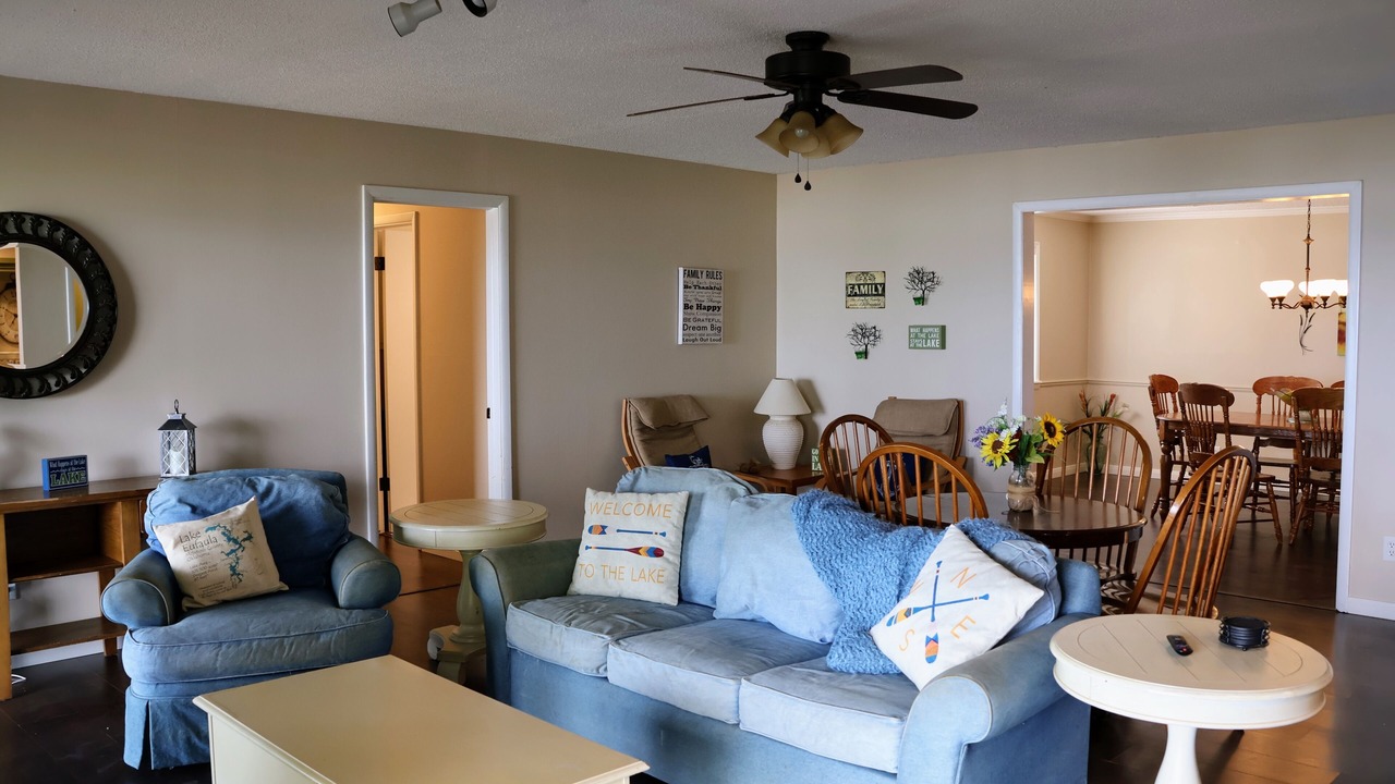 Photo of Livingroom in Crowder