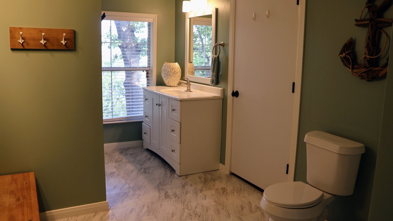 Photo of Bathroom in Crowder