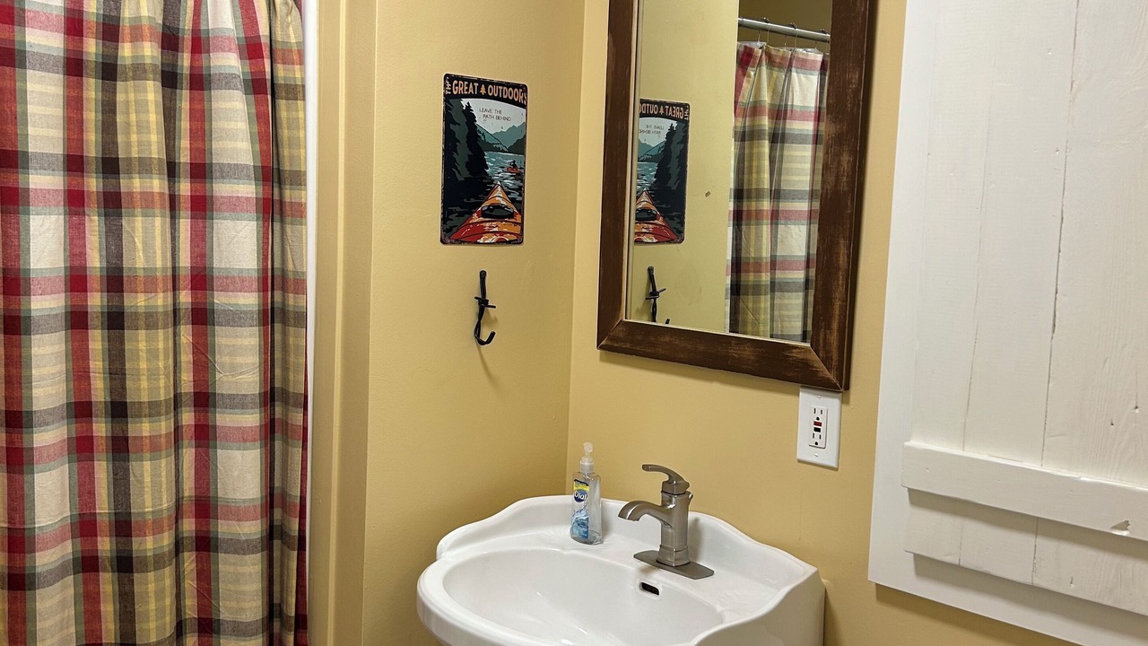 Photo of Bathroom in Crowder