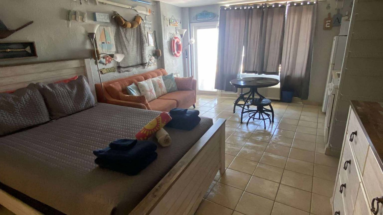 Photo of Livingroom in Bostwick Park