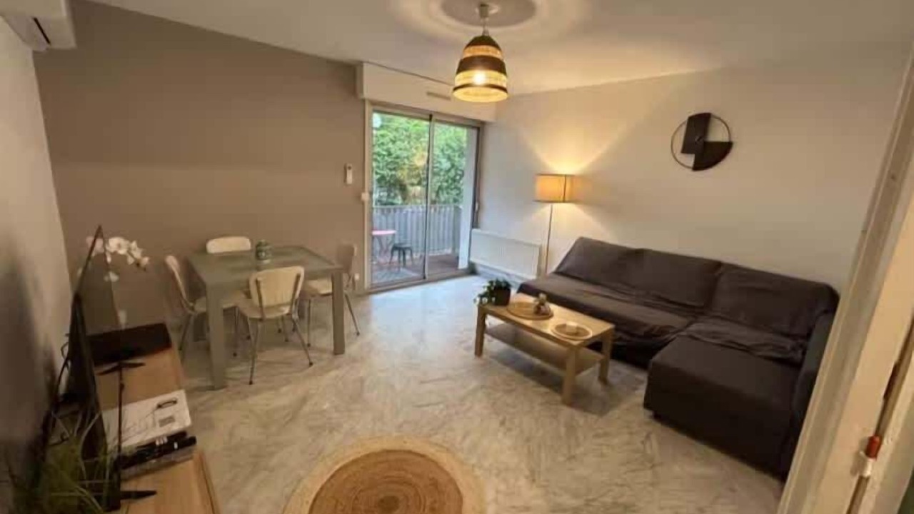 Photo of Livingroom in Hopitaux-Facultes