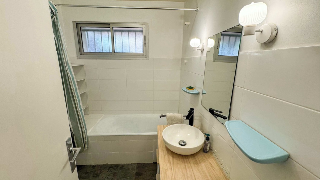 Photo of Bathroom in Hopitaux-Facultes