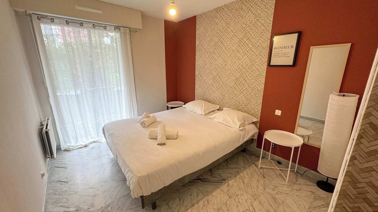 Photo of Bedroom in Hopitaux-Facultes