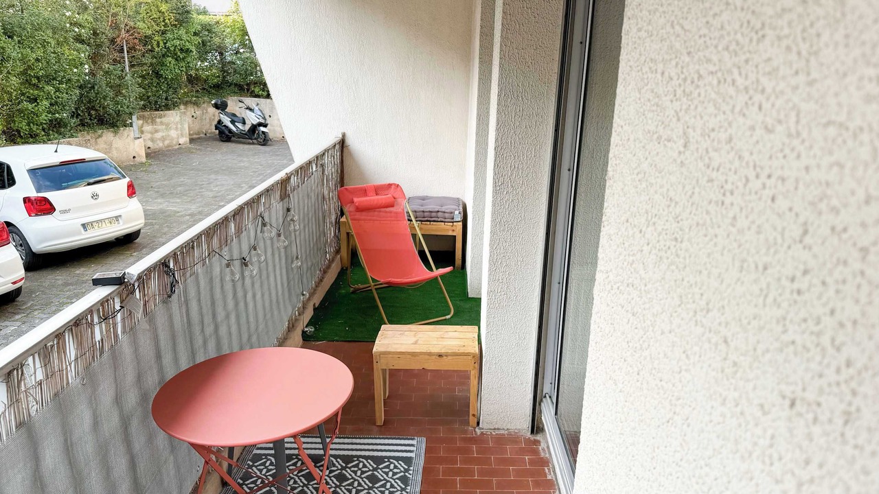 Photo of Patio Balcony in Hopitaux-Facultes