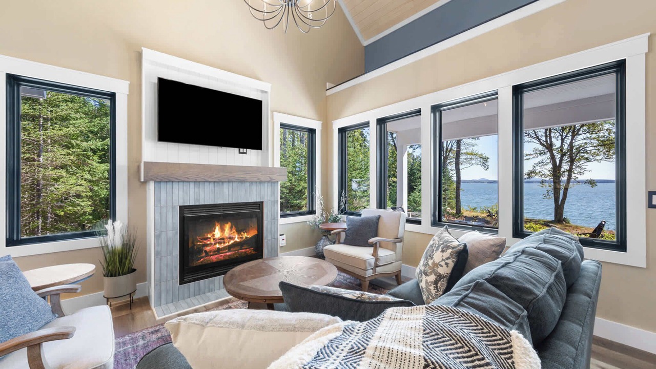 Photo of Livingroom in Lamoine