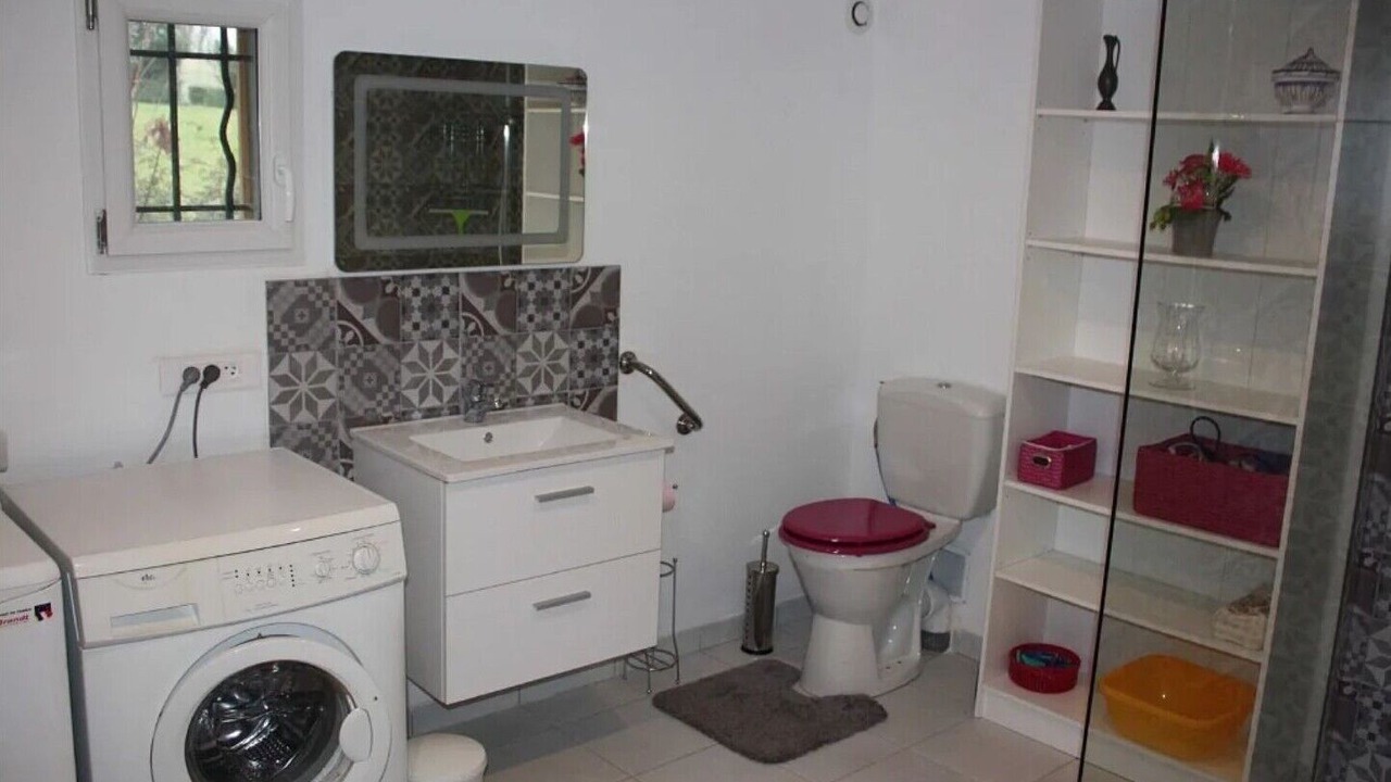 Photo of Bathroom in Laree