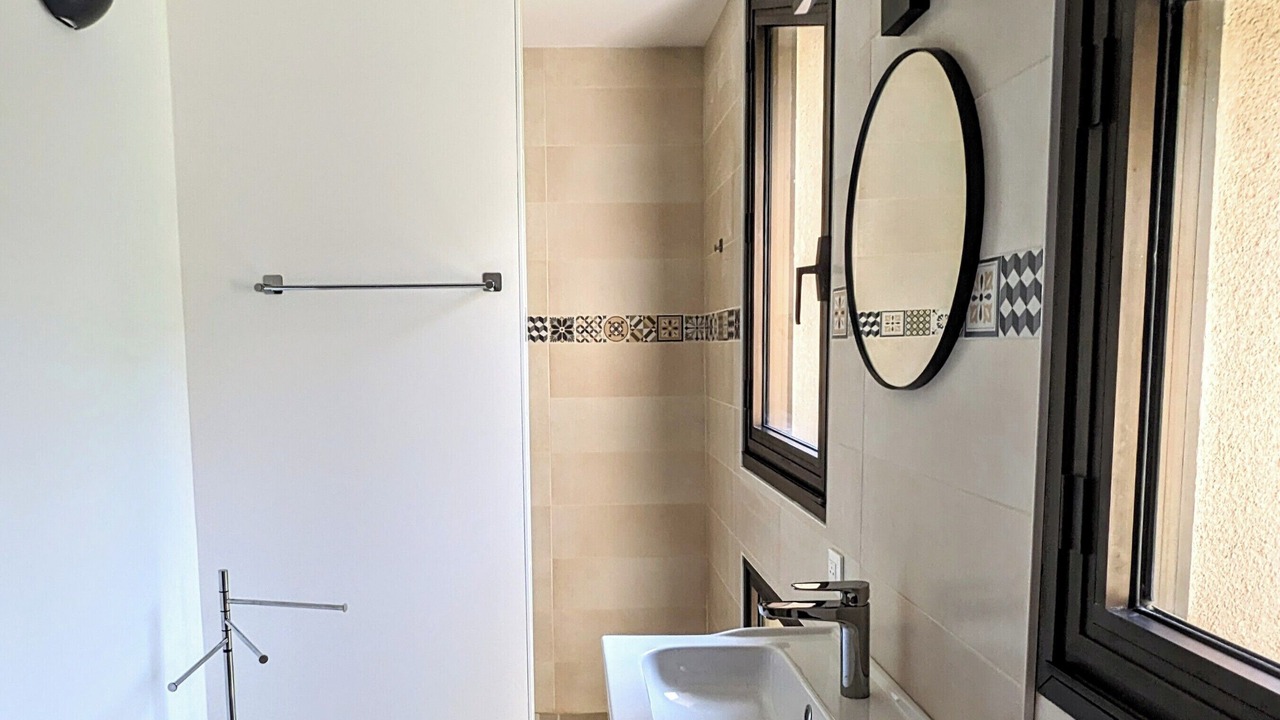 Photo of Bathroom in Lasalle