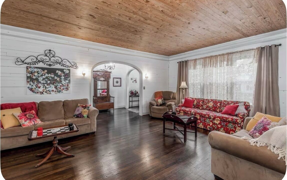 Photo of Livingroom in Northport