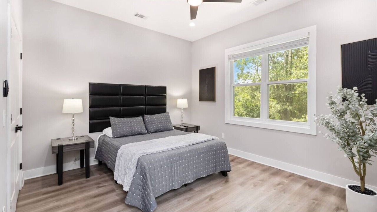 Photo of Bedroom in Midtown