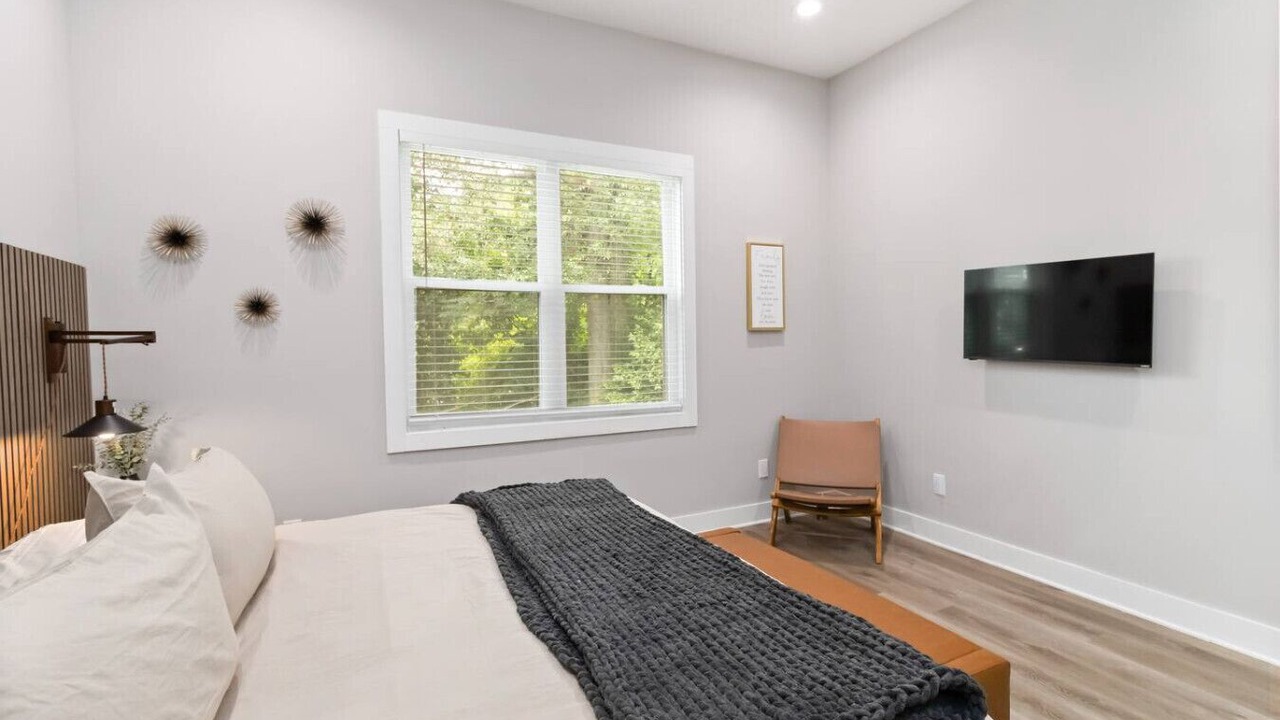 Photo of Bedroom in Midtown