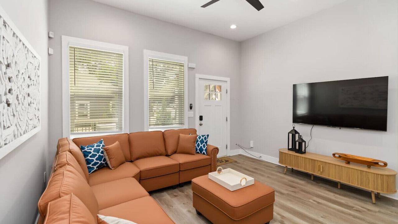 Photo of Livingroom in Midtown
