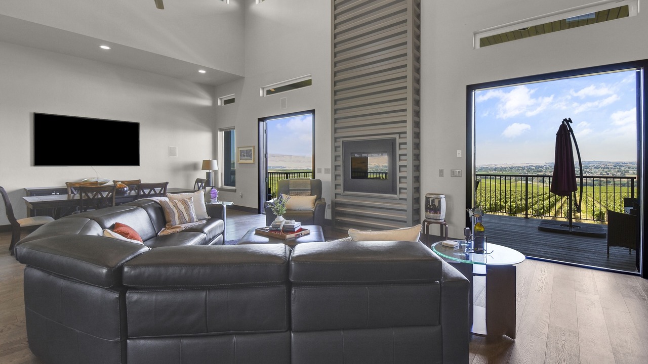 Photo of Livingroom in Benton City