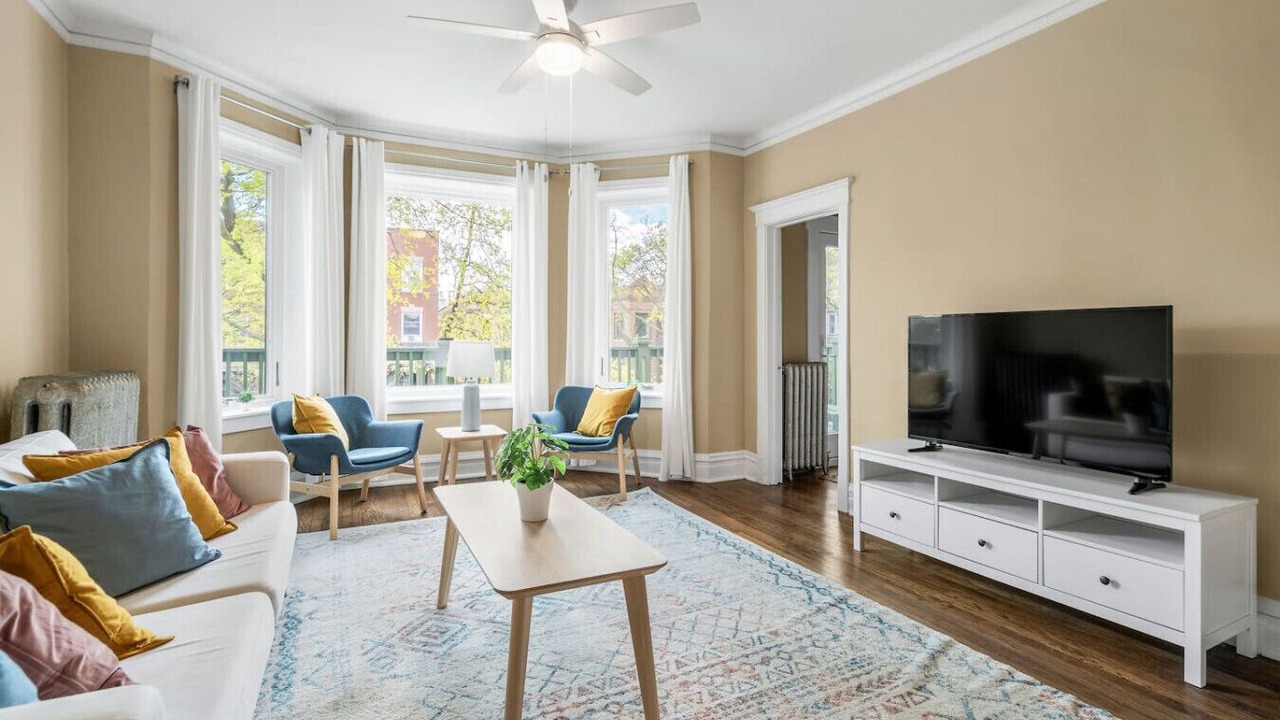 Photo of Livingroom in Edgewater