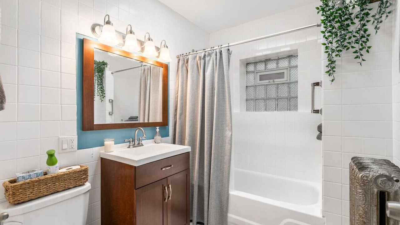 Photo of Bathroom in Edgewater