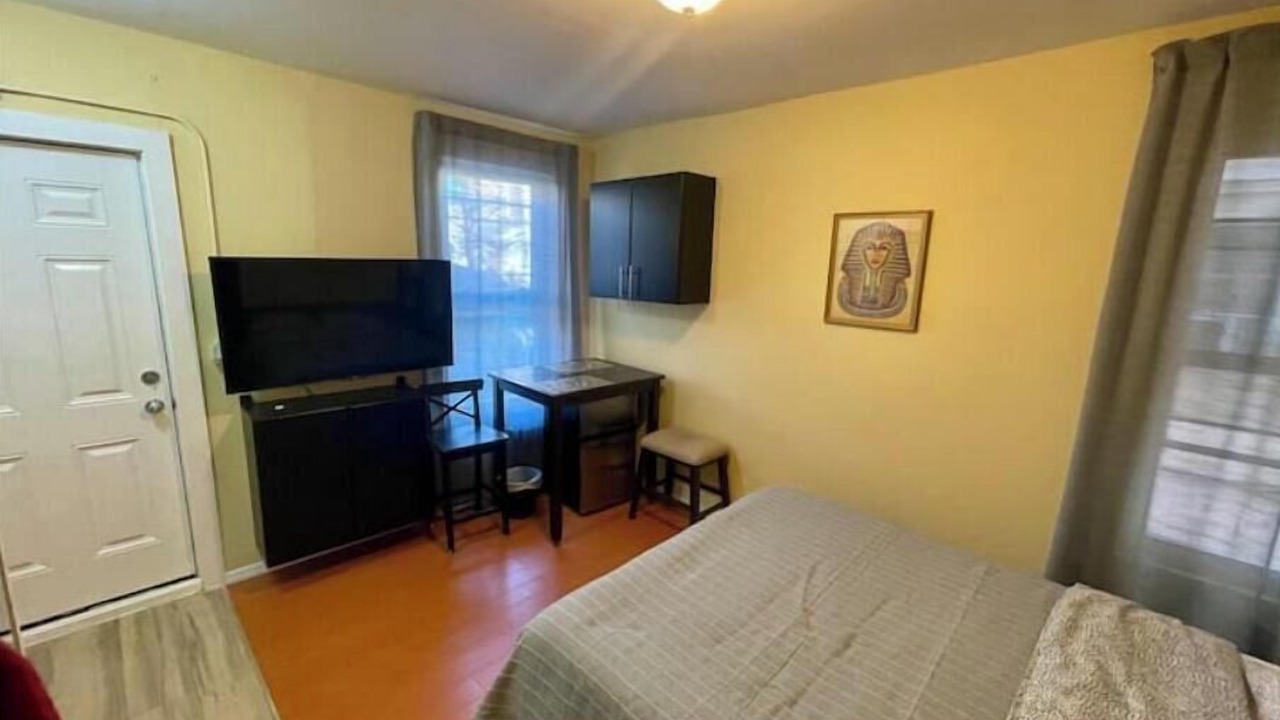 Photo of Bedroom in Brighton Beach