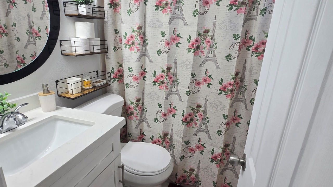 Photo of Bathroom in Hialeah