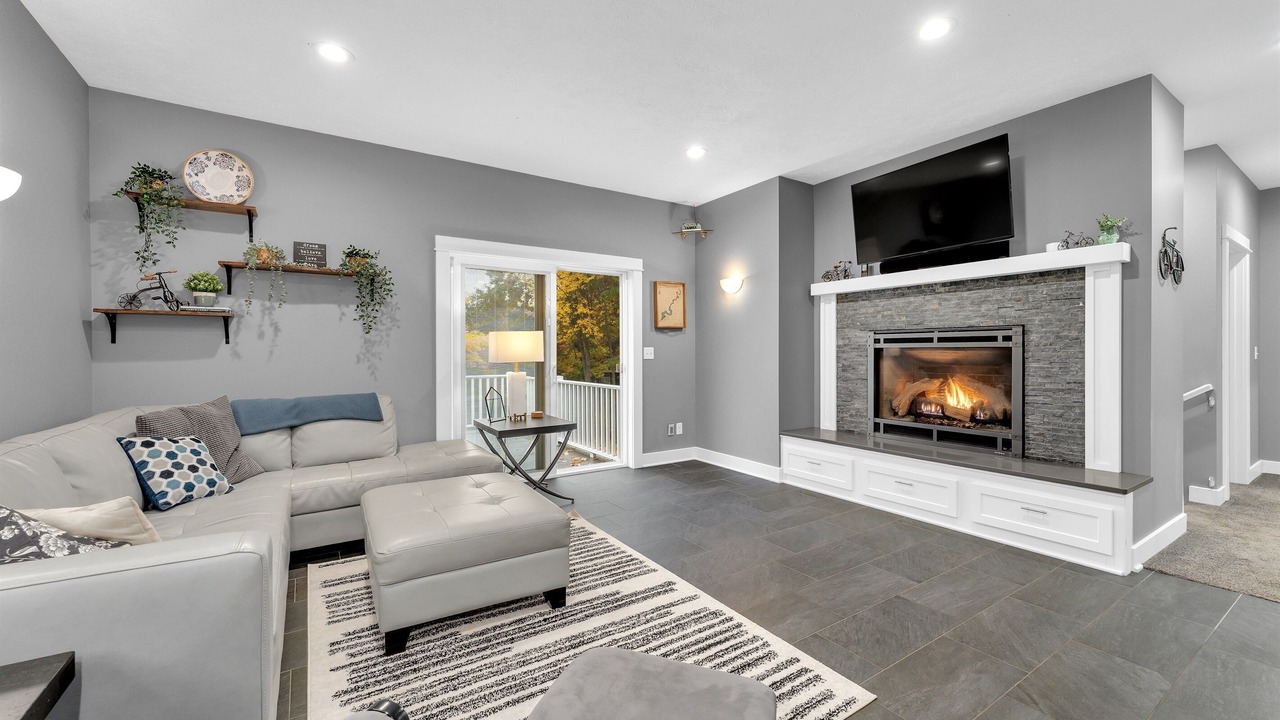Photo of Livingroom in White Cloud
