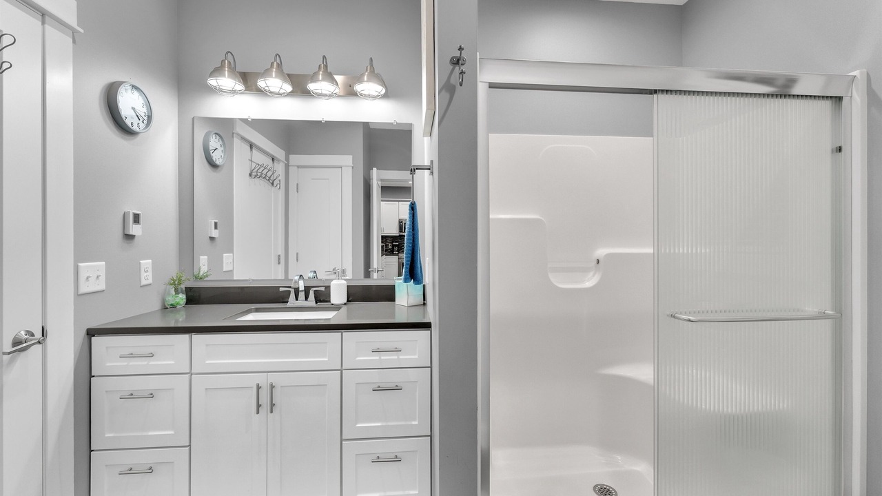 Photo of Bathroom in White Cloud