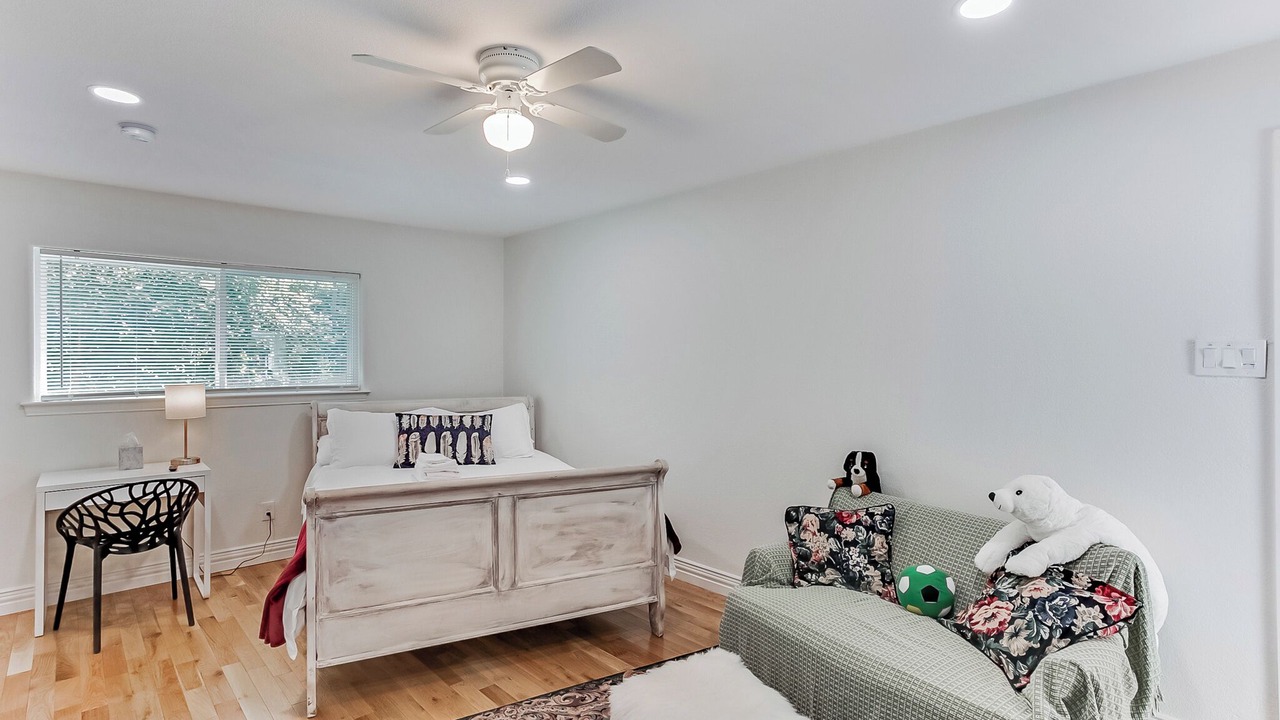Photo of Bedroom in Far North Dallas