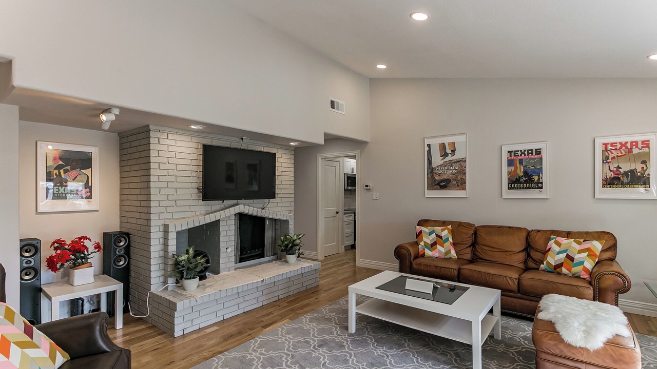 Photo of Livingroom in Far North Dallas