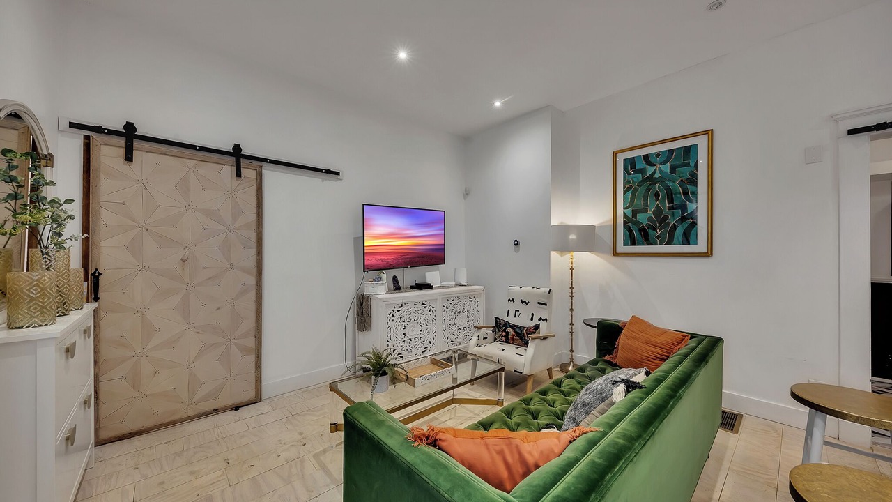 Photo of Livingroom in Midtown