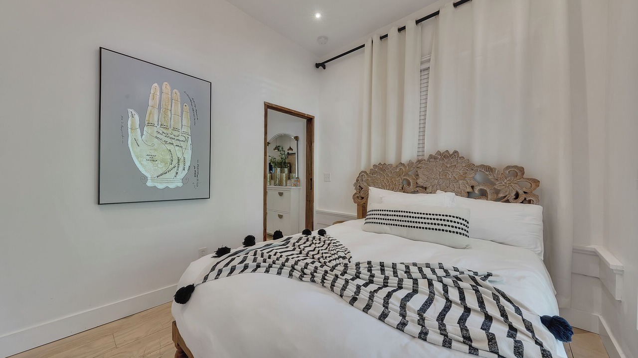 Photo of Bedroom in Midtown