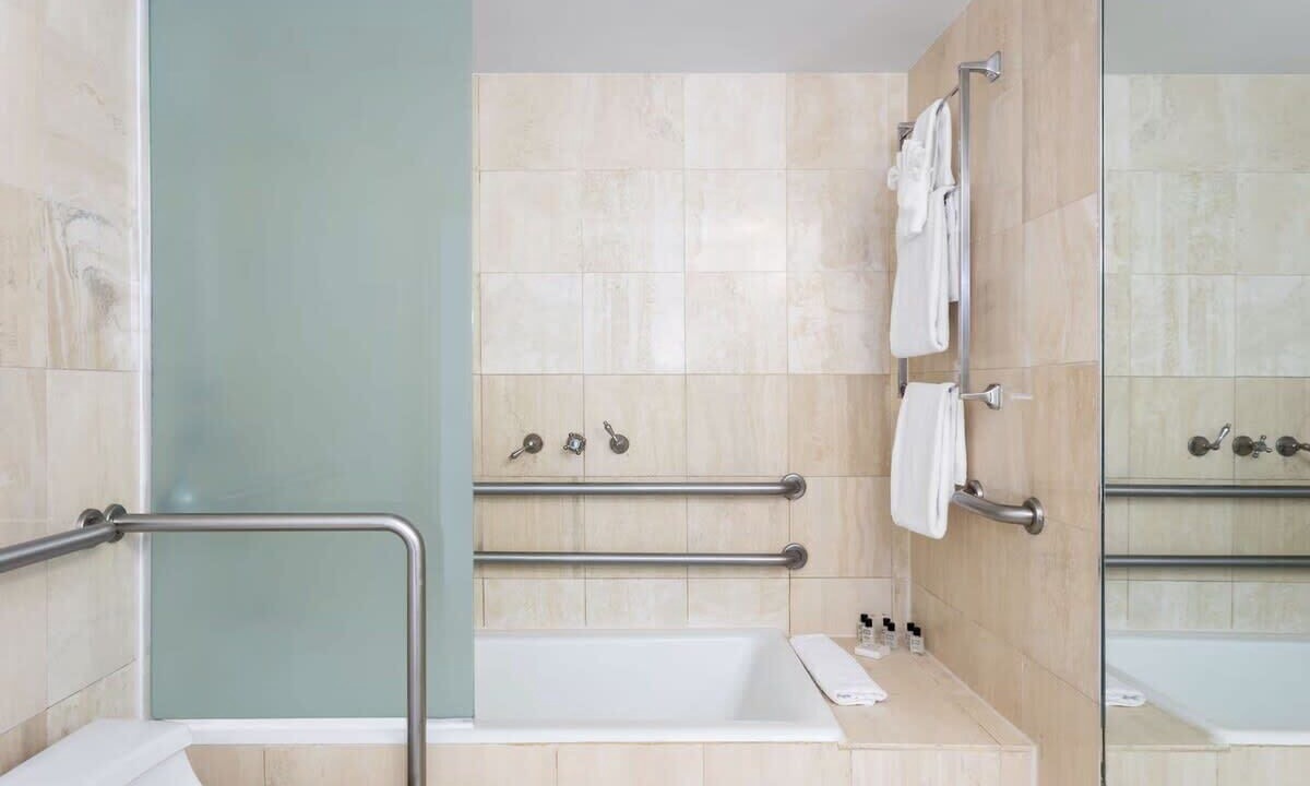 Photo of Bathroom in Flamingo/Lummus