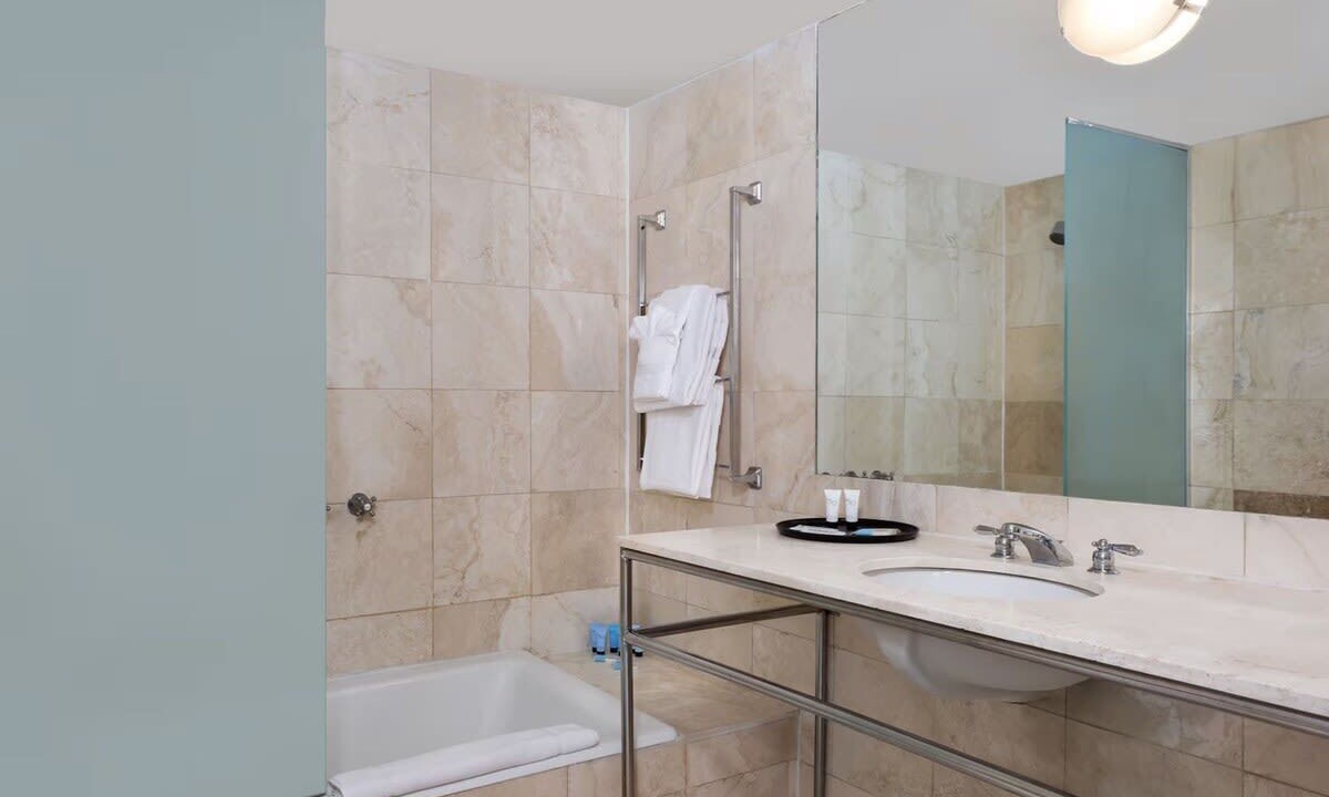 Photo of Bathroom in Flamingo/Lummus