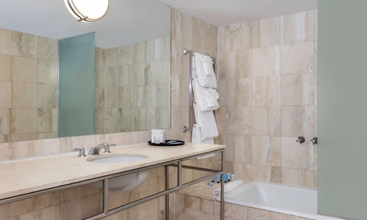 Photo of Bathroom in Flamingo/Lummus