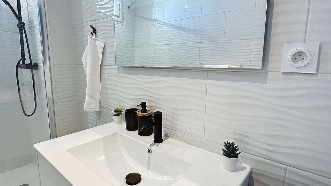 Photo of Bathroom in Jolimont-Soupetard-Bonhoure