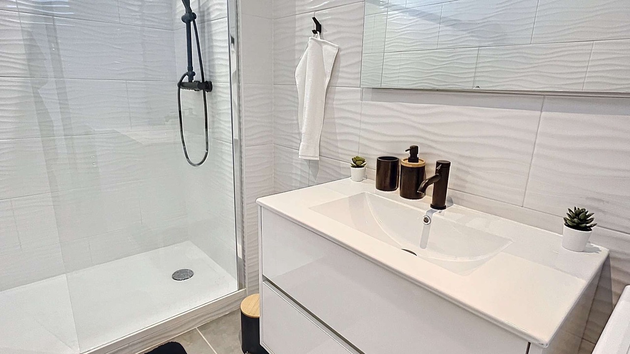 Photo of Bathroom in Jolimont-Soupetard-Bonhoure