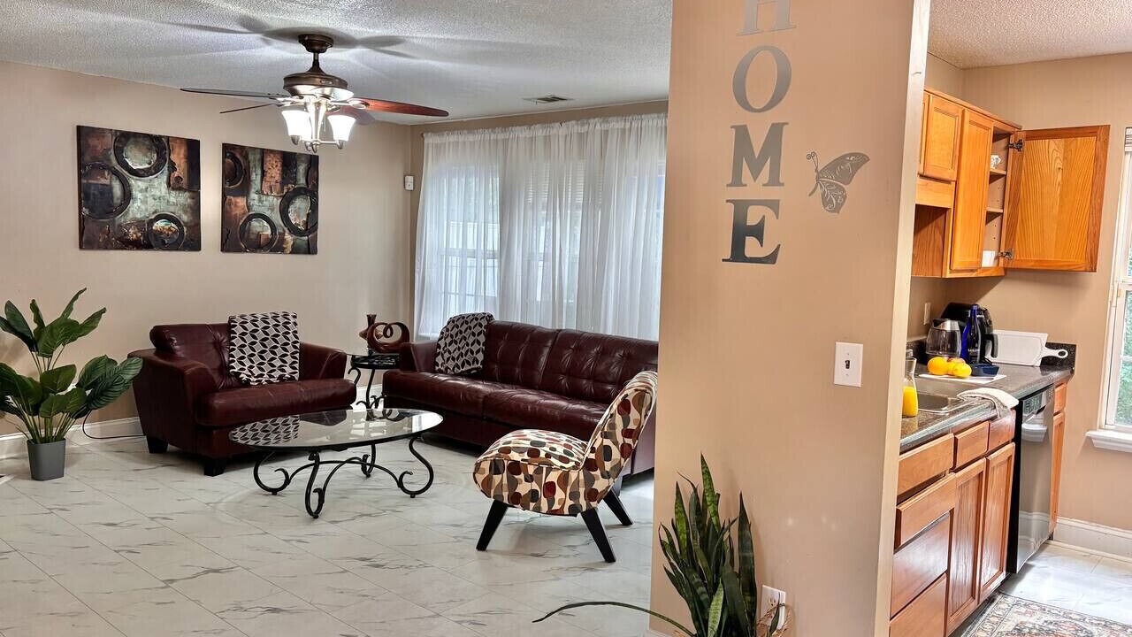 Photo of Livingroom in Mableton