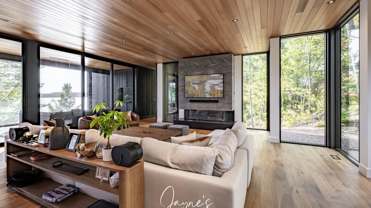 Photo of Livingroom in Muskoka Lakes