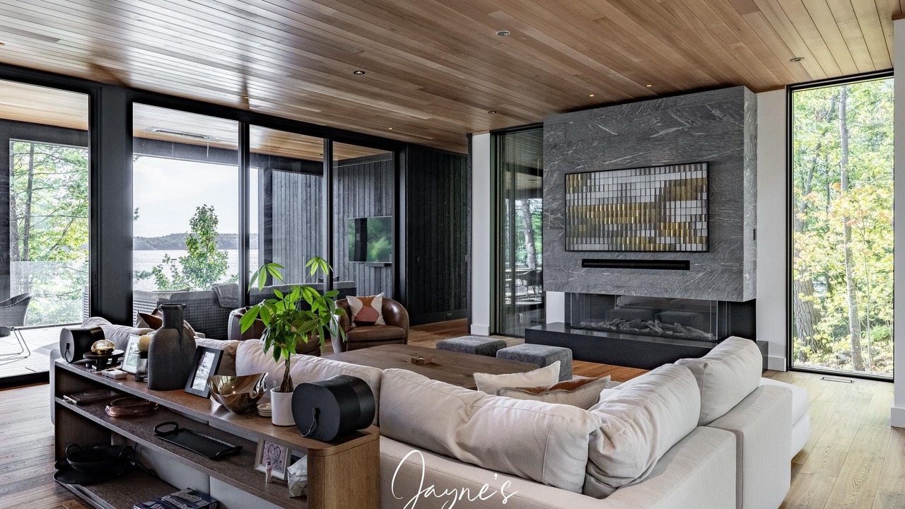 Photo of Livingroom in Muskoka Lakes