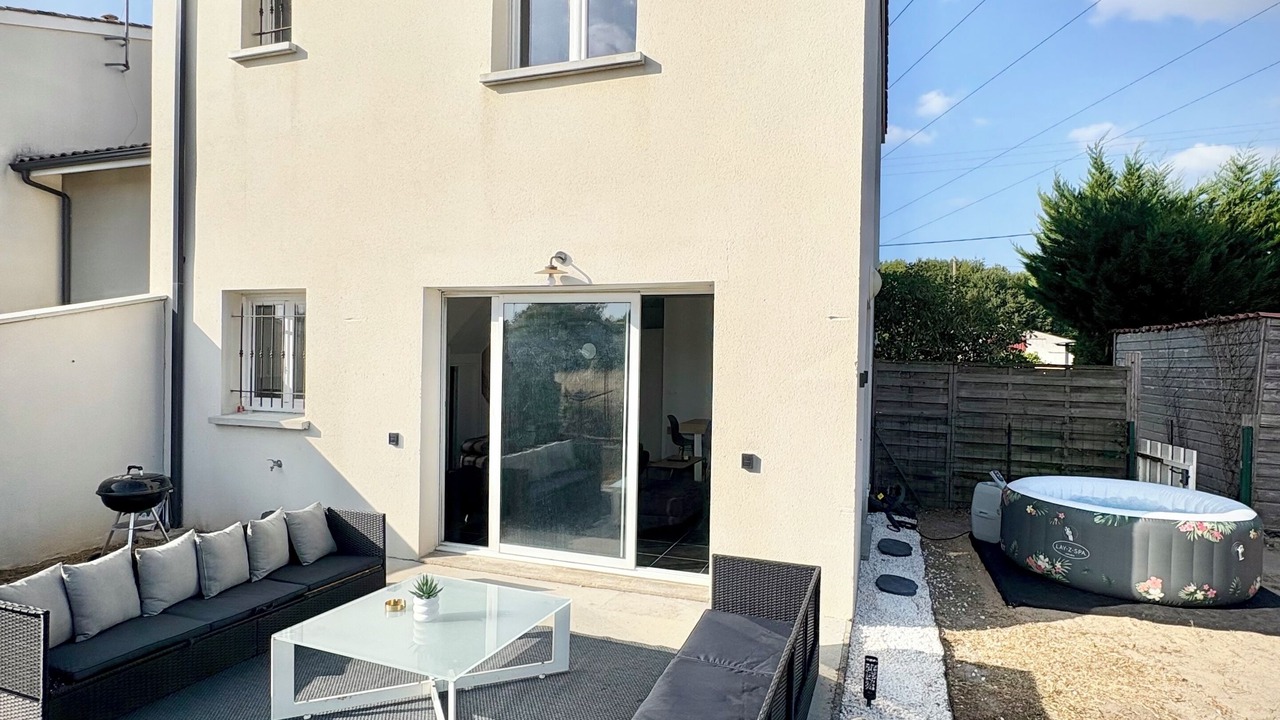 Photo of Patio Balcony in Ambares-et-Lagrave