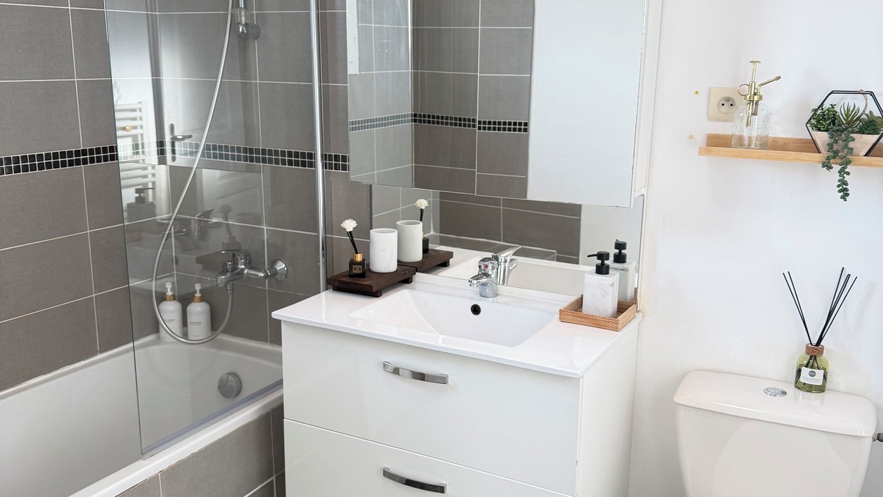 Photo of Bathroom in Ambares-et-Lagrave