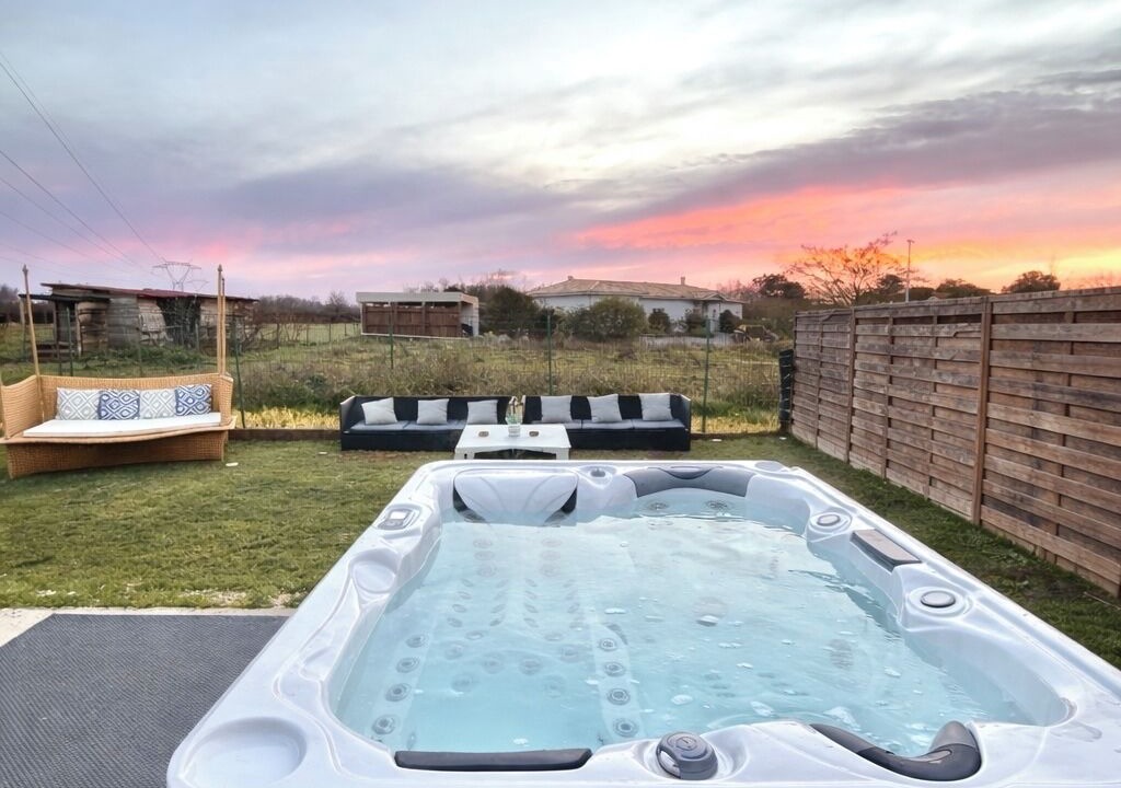 Photo of Outdoor in Ambares-et-Lagrave