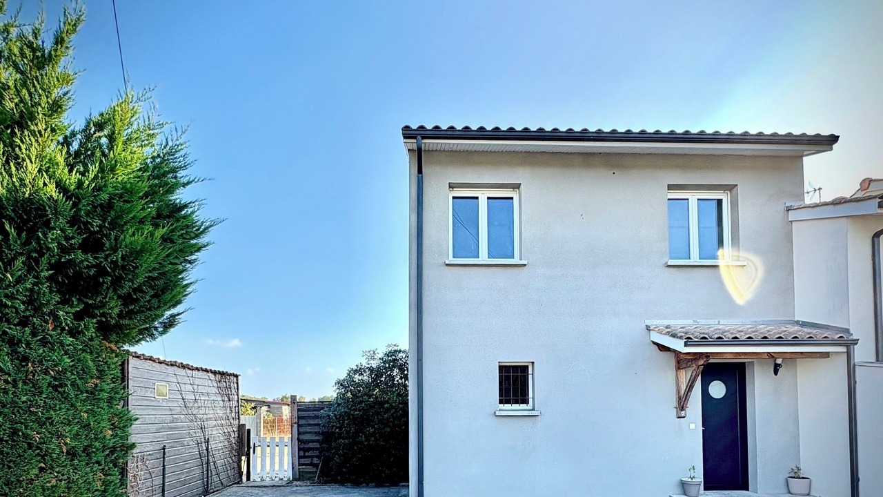 Photo of Outdoor in Ambares-et-Lagrave