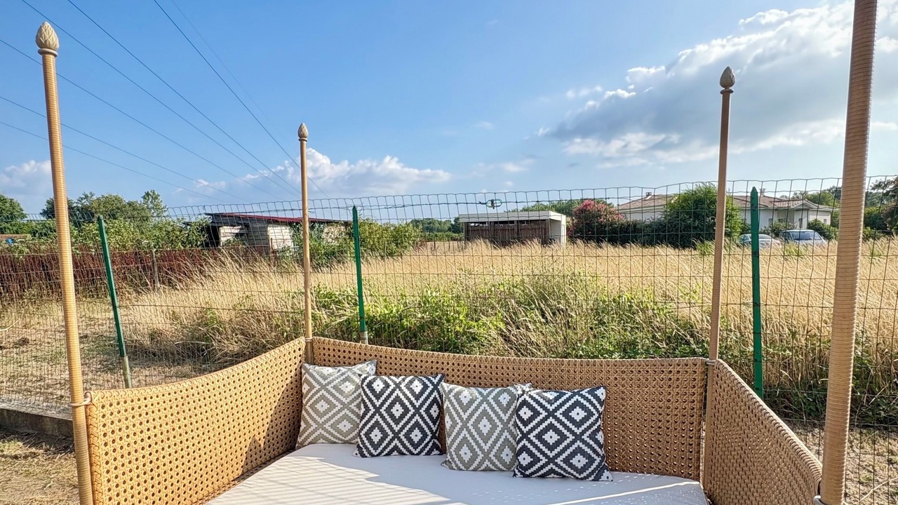 Photo of Outdoor in Ambares-et-Lagrave