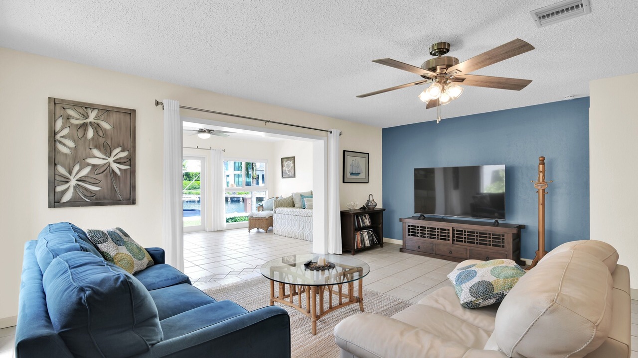Photo of Livingroom in Highland Beach