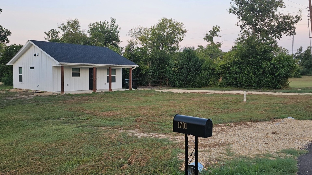 Photo of Outdoor in Leon Junction