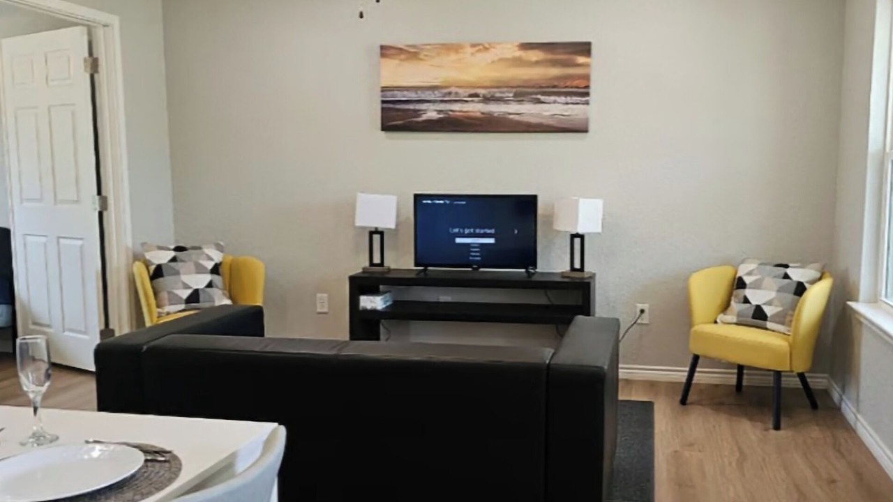Photo of Livingroom in Leon Junction